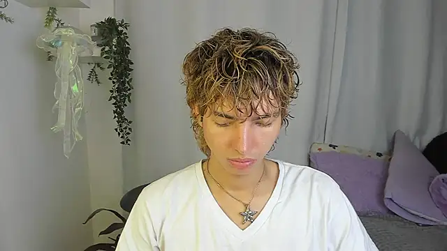 Snapshot of santy-kitty chatting on October 2025 02:26:02 AM santy-kitty online show from October 2025 02:26:02 AM