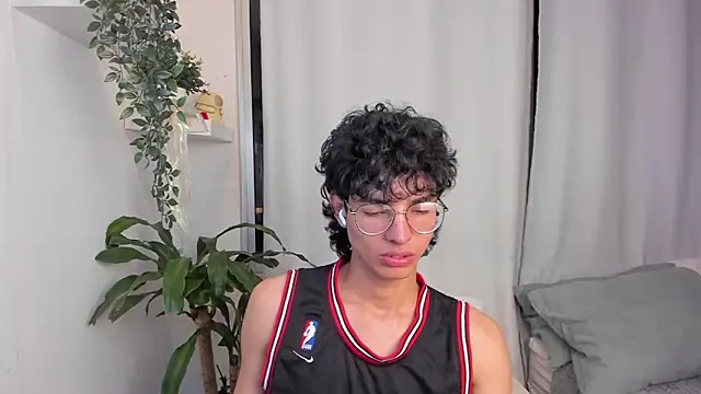 santy-kitty online show from February 2026 03:25:01 AM