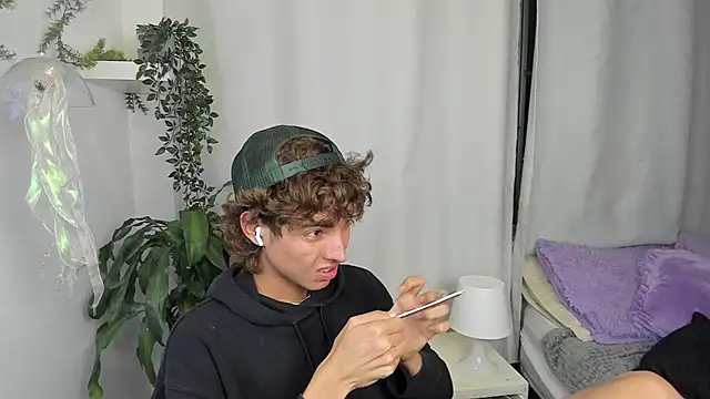 santy-kitty online show from December 2025 03:55:01 AM