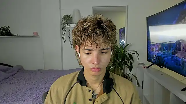 Snapshot of santy-kitty chatting on September 2025 11:45:02 PM santy-kitty online show from September 2025 11:45:02 PM