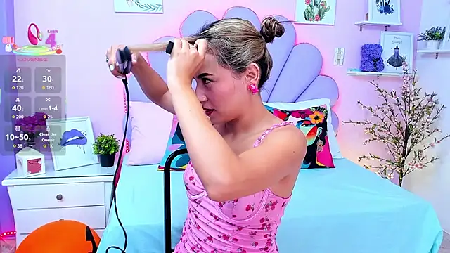 Snapshot of HannaPretthy chatting on November 2025 11:36:02 AM HannaPretthy online show from November 2025 11:36:02 AM