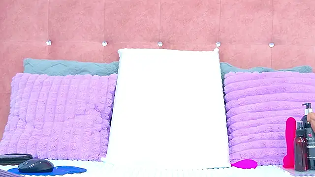 AlliciaKim online show from November 2025 07:35:01 PM