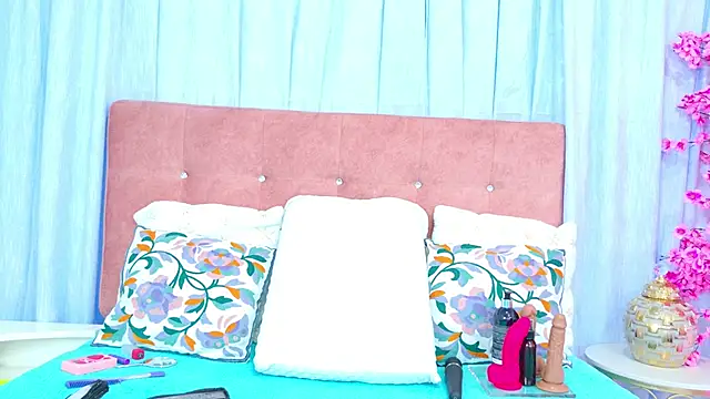 AlliciaKim online show from November 2025 07:17:01 PM