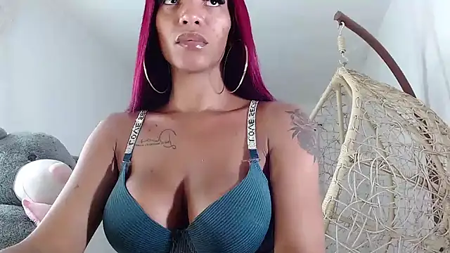 Snapshot of ebonyhotcats90 chatting on September 2025 10:43:01 PM ebonyhotcats90 online show from September 2025 10:43:01 PM