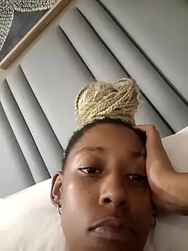 Snapshot of 02Boitybaby chatting on April 2026 09:21:02 PM 02Boitybaby online show from April 2026 09:21:02 PM
