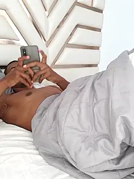 MAXIMO JHONS online show from May 2026 02:33:02 PM