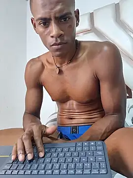 MAXIMO JHONS online show from May 2026 08:02:01 PM