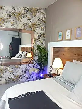 EmaBakker online show from November 2025 12:49:01 PM