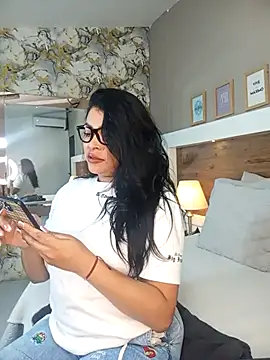 EmaBakker online show from December 2025 12:11:01 PM