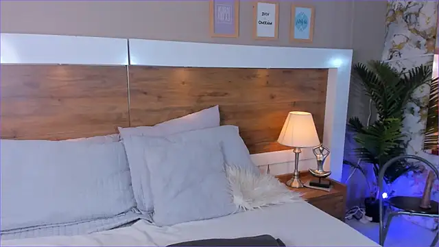 EmaBakker online show from September 2025 06:00:01 PM