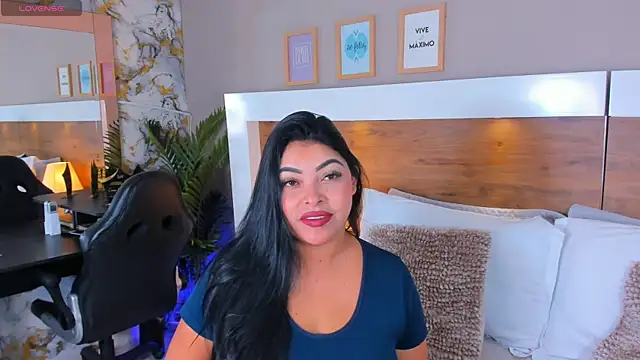 Snapshot of EmaBakker chatting on May 2026 01:30:01 PM EmaBakker online show from May 2026 01:30:01 PM