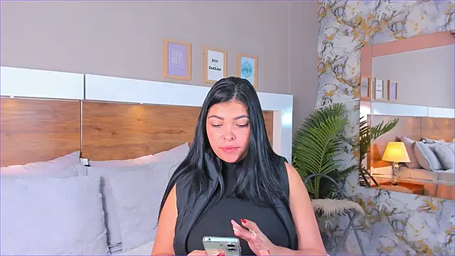 EmaBakker online show from November 2025 12:20:02 PM