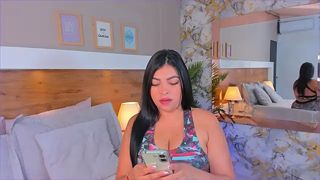 EmaBakker online show from November 2025 12:37:02 PM