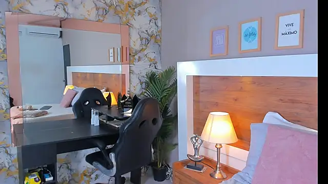 EmaBakker online show from April 2026 05:03:01 AM