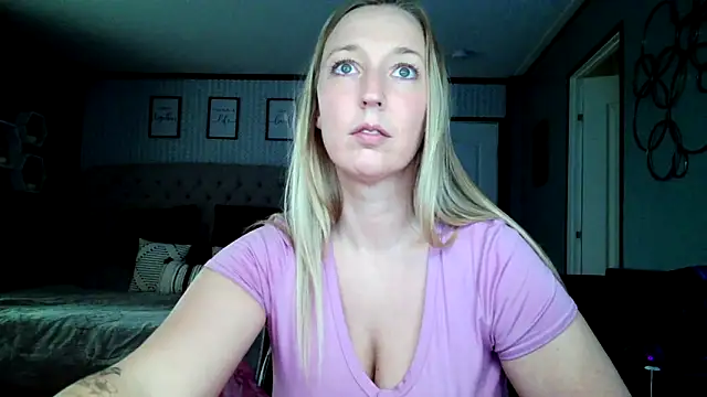 lucyallen4201 online show from December 2024 08:12:02 PM