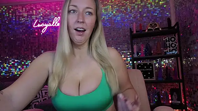 lucyallen4201 online show from November 2025 12:05:01 PM