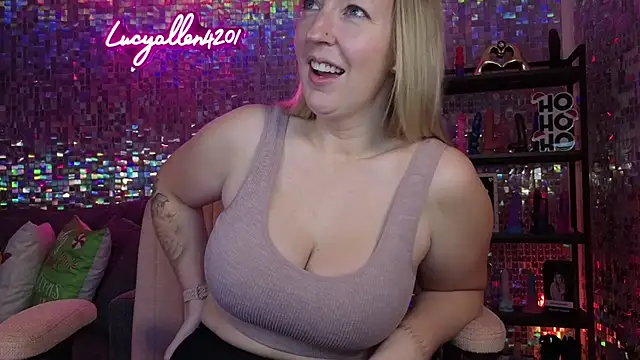 lucyallen4201 online show from November 2025 01:33:01 PM