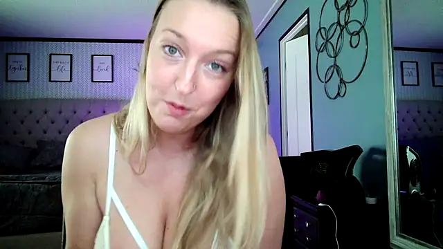 lucyallen4201 online show from February 2025 05:49:02 PM