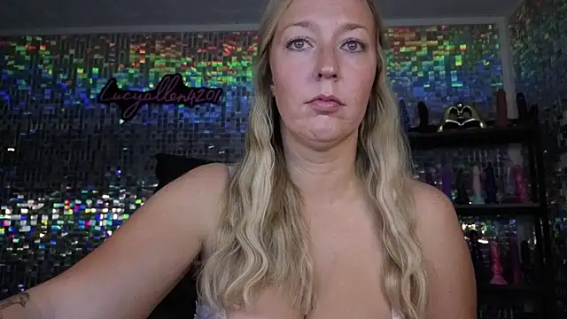 lucyallen4201 online show from September 2025 10:51:02 AM