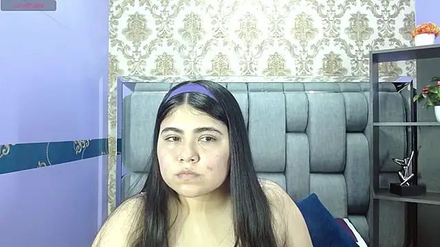 Laura Copers online show from May 2026 02:37:02 AM