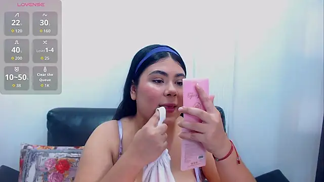 Laura Copers online show from June 2026 03:05:02 AM