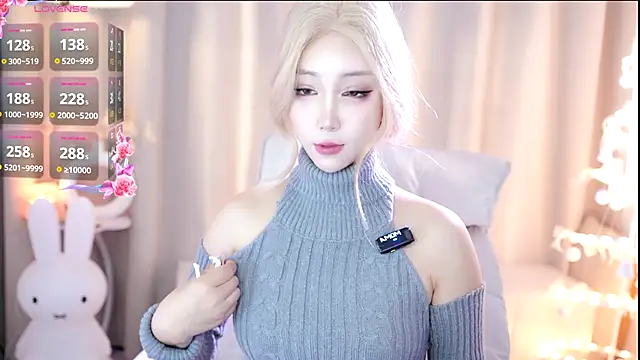 UUKiss  online show from November 2025 01:23:01 AM