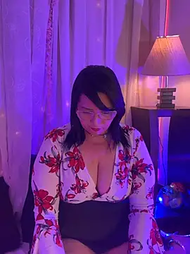 Snapshot of Venus_R0se chatting on May 2026 05:17:02 AM Venus R0se online show from May 2026 05:17:02 AM