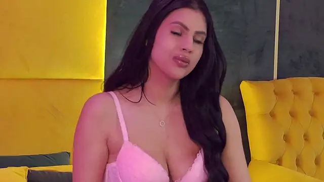 Snapshot of GiuliaHarvey chatting on February 2025 04:16:01 PM GiuliaHarvey online show from February 2025 04:16:01 PM