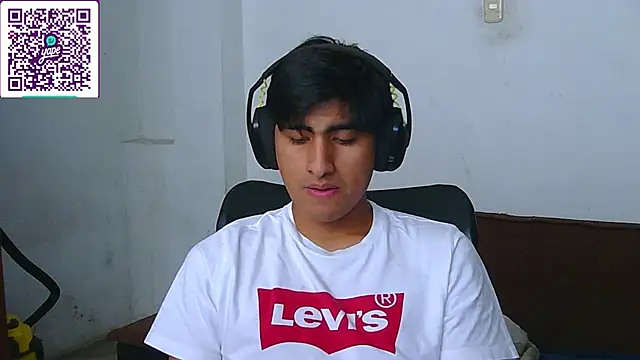 Snapshot of CzarPM chatting on December 2025 07:41:02 PM CzarPM online show from December 2025 07:41:02 PM