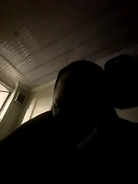 Snapshot of R32RLINE chatting on December 2025 10:26:02 PM R32RLINE online show from December 2025 10:26:02 PM