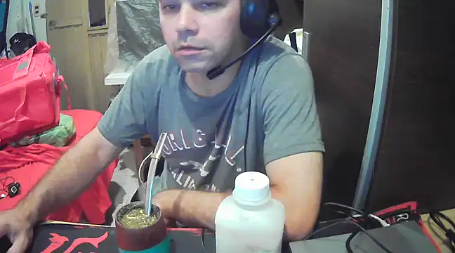 Snapshot of Lolosalvage83 chatting on March 2025 02:28:01 PM Lolosalvage83 online show from March 2025 02:28:01 PM