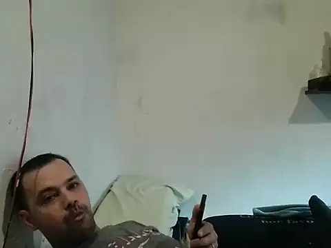 Snapshot of Lolosalvage83 chatting on January 2025 08:30:01 PM Lolosalvage83 online show from January 2025 08:30:01 PM