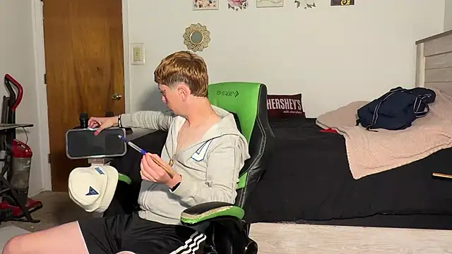 twentywithafelonyy online show from November 2025 04:11:01 PM