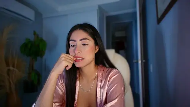 auroracaruso11 online show from September 2025 10:37:02 PM