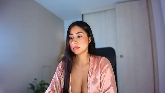 auroracaruso11 online show from June 2026 07:48:01 PM