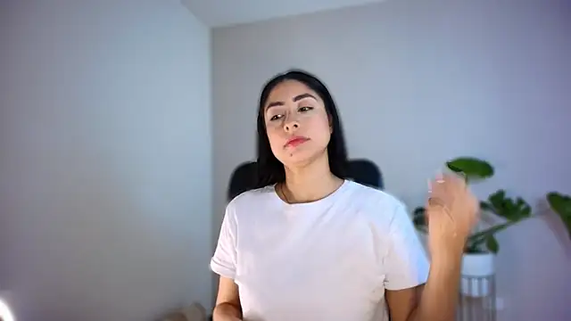 auroracaruso11 online show from March 2026 03:56:02 PM