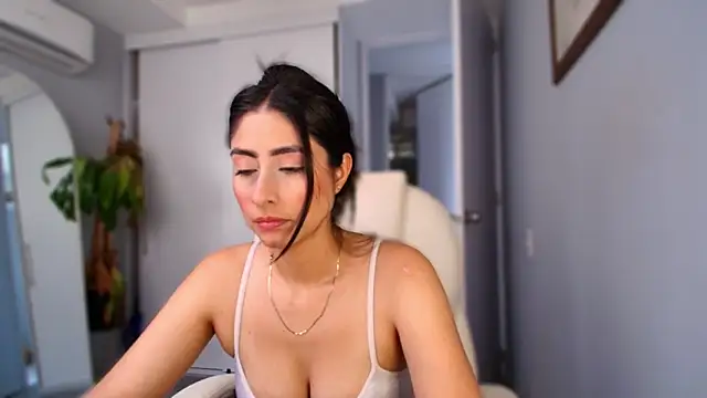 auroracaruso11 online show from October 2025 08:19:02 PM