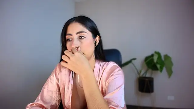 auroracaruso11 online show from December 2025 08:58:02 PM