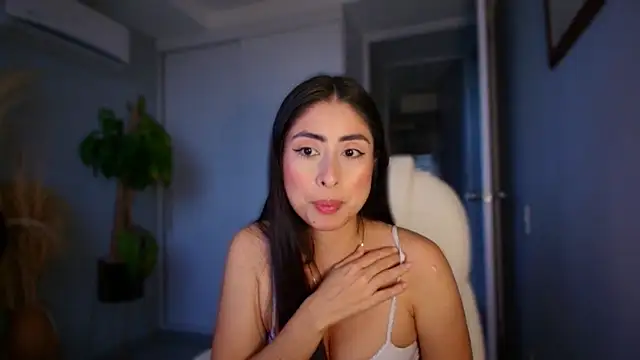 auroracaruso11 online show from September 2025 10:37:02 PM