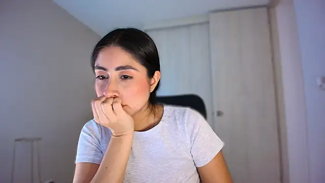 auroracaruso11 online show from July 2026 08:37:01 PM