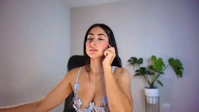 auroracaruso11 online show from January 2026 07:40:01 PM