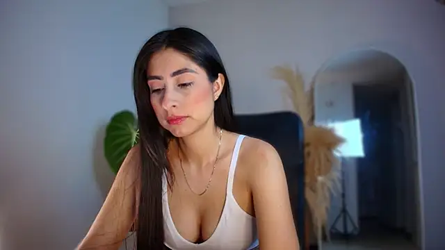 auroracaruso11 online show from November 2025 11:32:02 AM