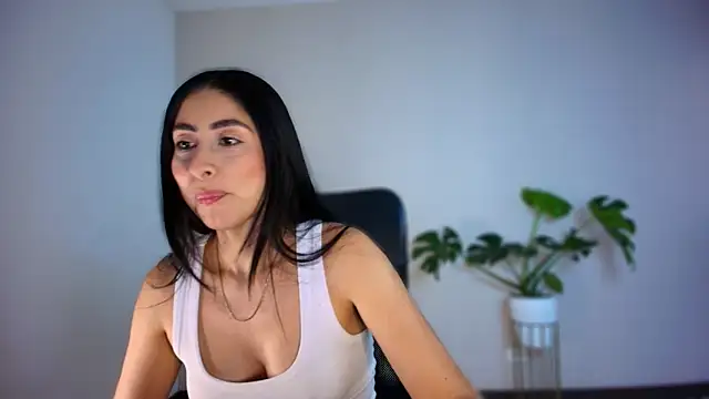 auroracaruso11 online show from February 2026 04:26:01 PM