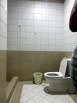 Snapshot of Layla-daloua chatting on December 2025 09:15:01 PM Layla-daloua online show from December 2025 09:15:01 PM