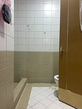 Snapshot of Layla-daloua chatting on December 2025 10:37:01 PM Layla-daloua online show from December 2025 10:37:01 PM