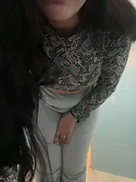 Snapshot of Layla-daloua chatting on February 2026 05:02:01 PM Layla-daloua online show from February 2026 05:02:01 PM