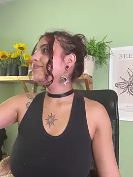 Liittleluaa  online show from March 2025 03:45:02 PM