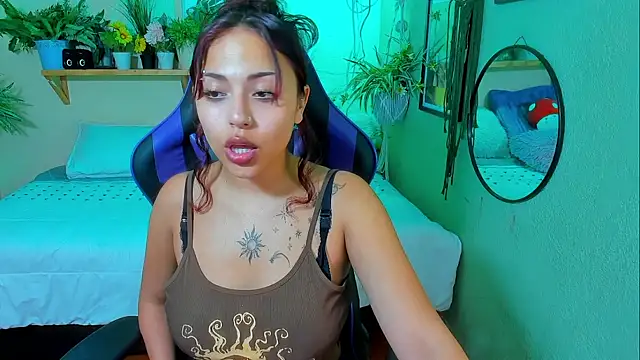 Liittleluaa  online show from October 2025 01:56:02 PM