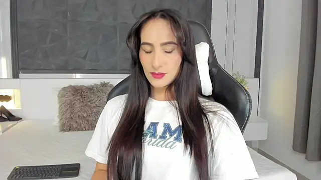 SaraGomez1 online show from December 2025 12:26:01 PM