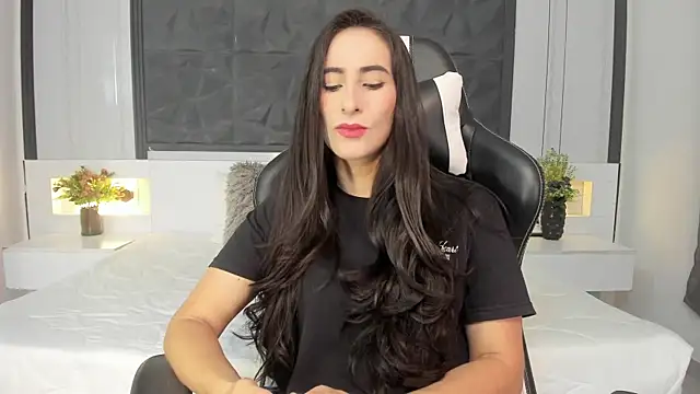 SaraGomez1 online show from October 2025 12:39:02 PM